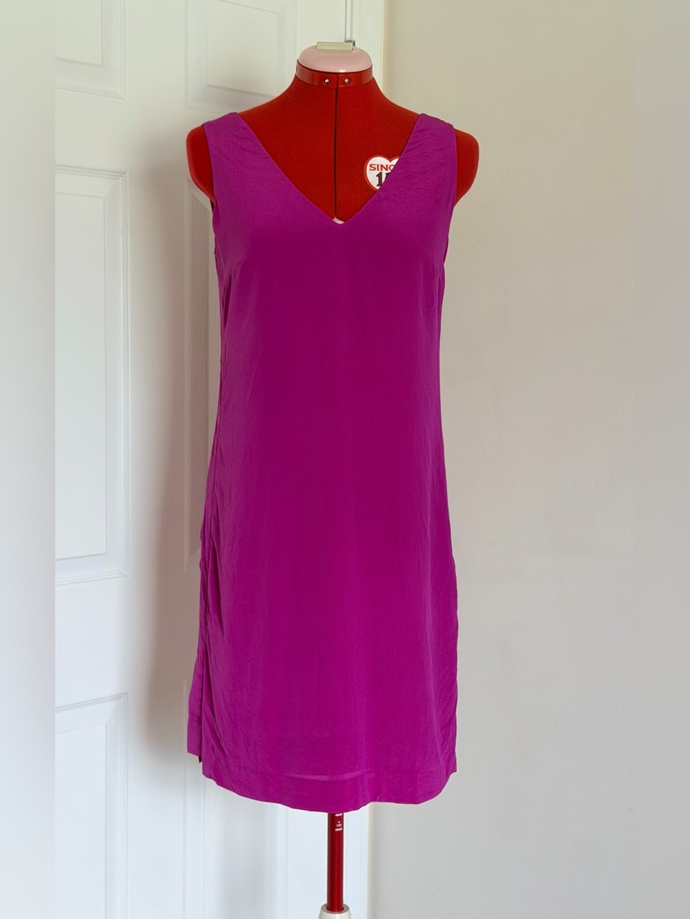 NWOT NEW Cynthia Rowley 100% Silk Shift Dress Fuchsia Pink Magenta V-Neck Size 2